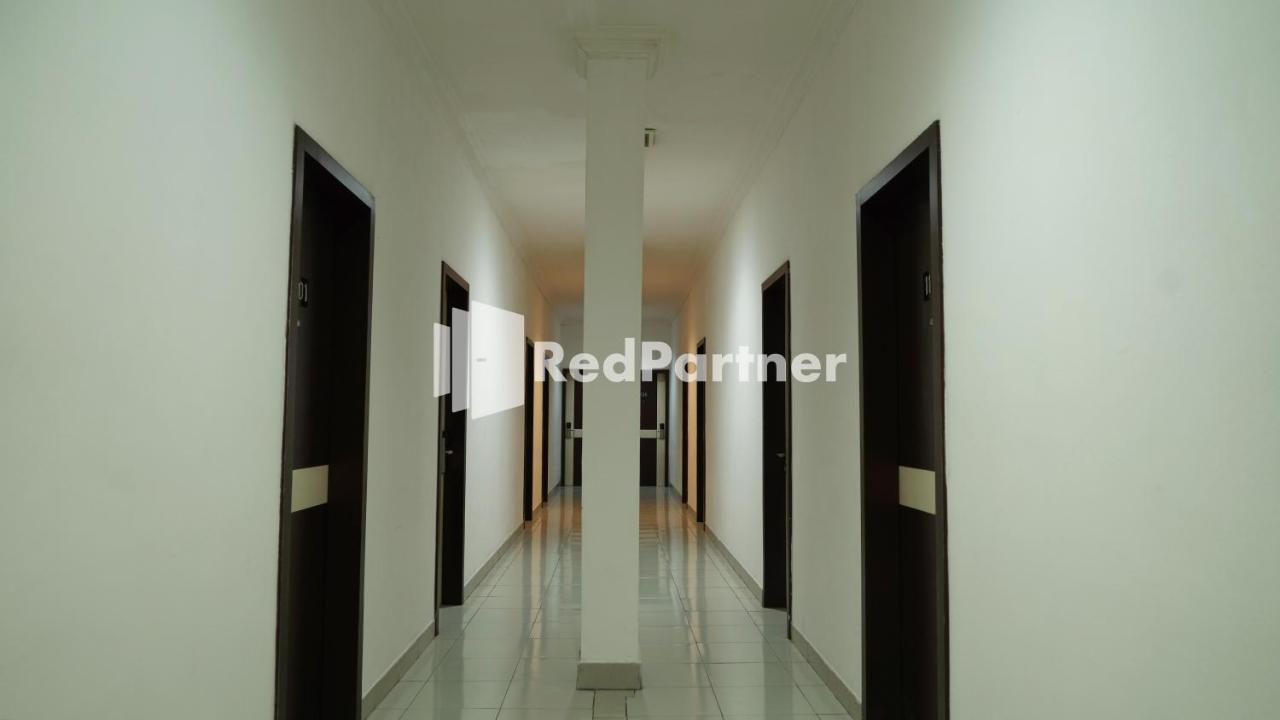 Wisma Sederhana Mitra Reddoorz Medan Exterior photo