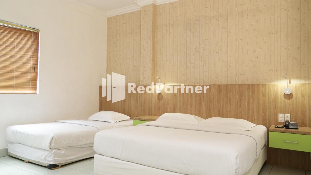 Wisma Sederhana Mitra Reddoorz Medan Exterior photo