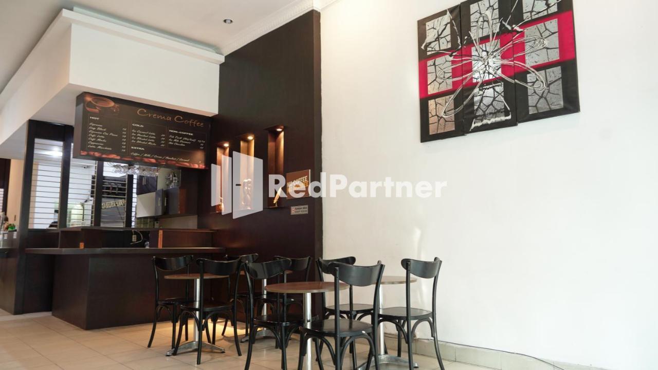 Wisma Sederhana Mitra Reddoorz Medan Exterior photo