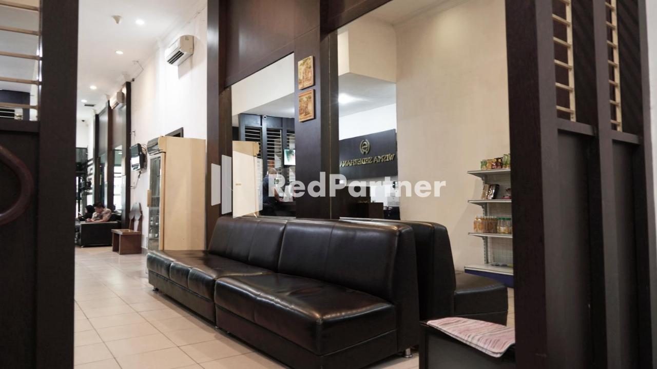 Wisma Sederhana Mitra Reddoorz Medan Exterior photo