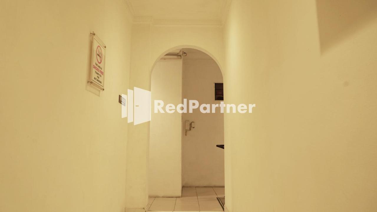 Wisma Sederhana Mitra Reddoorz Medan Exterior photo