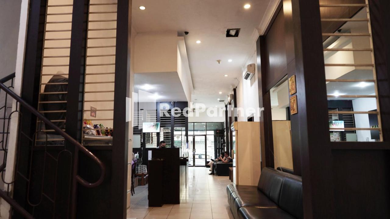 Wisma Sederhana Mitra Reddoorz Medan Exterior photo