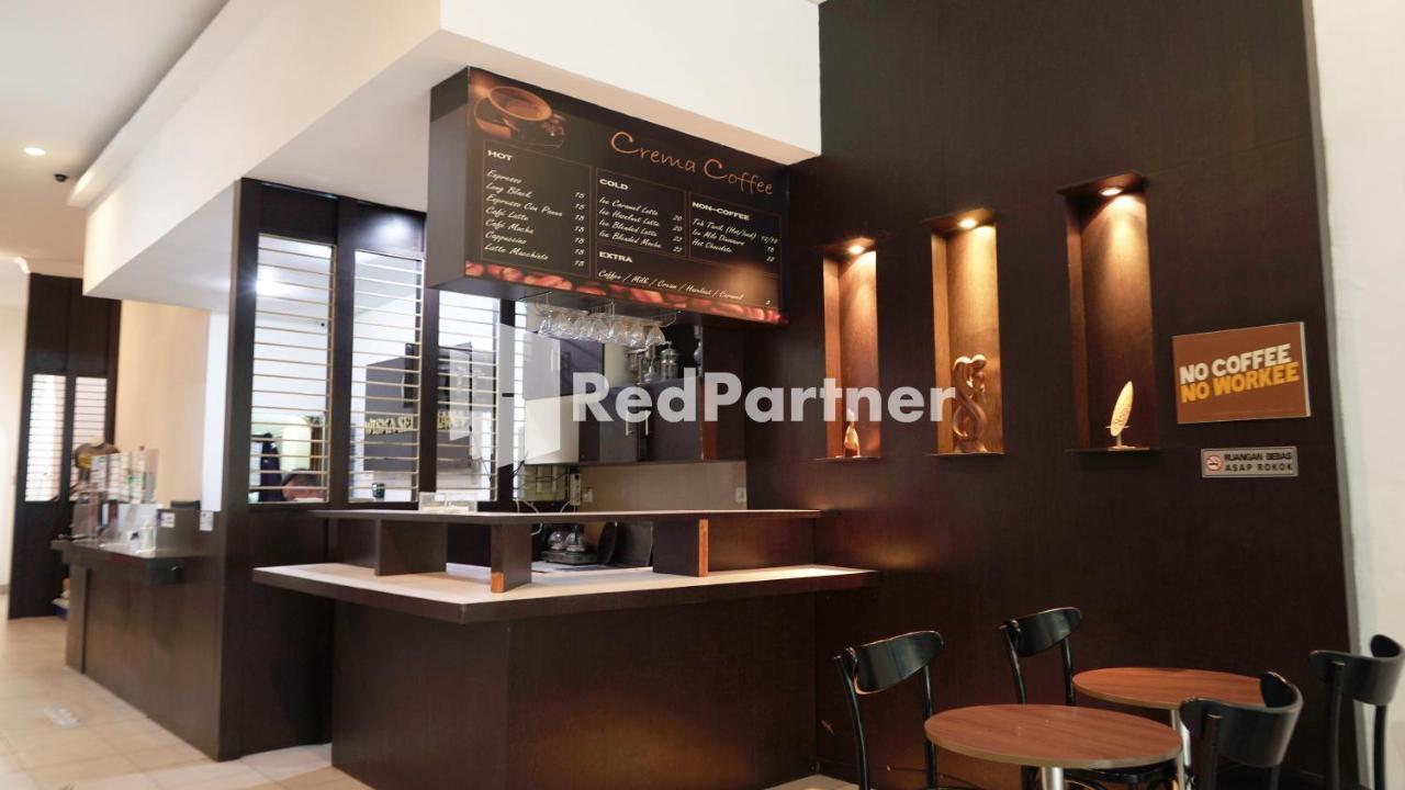 Wisma Sederhana Mitra Reddoorz Medan Exterior photo