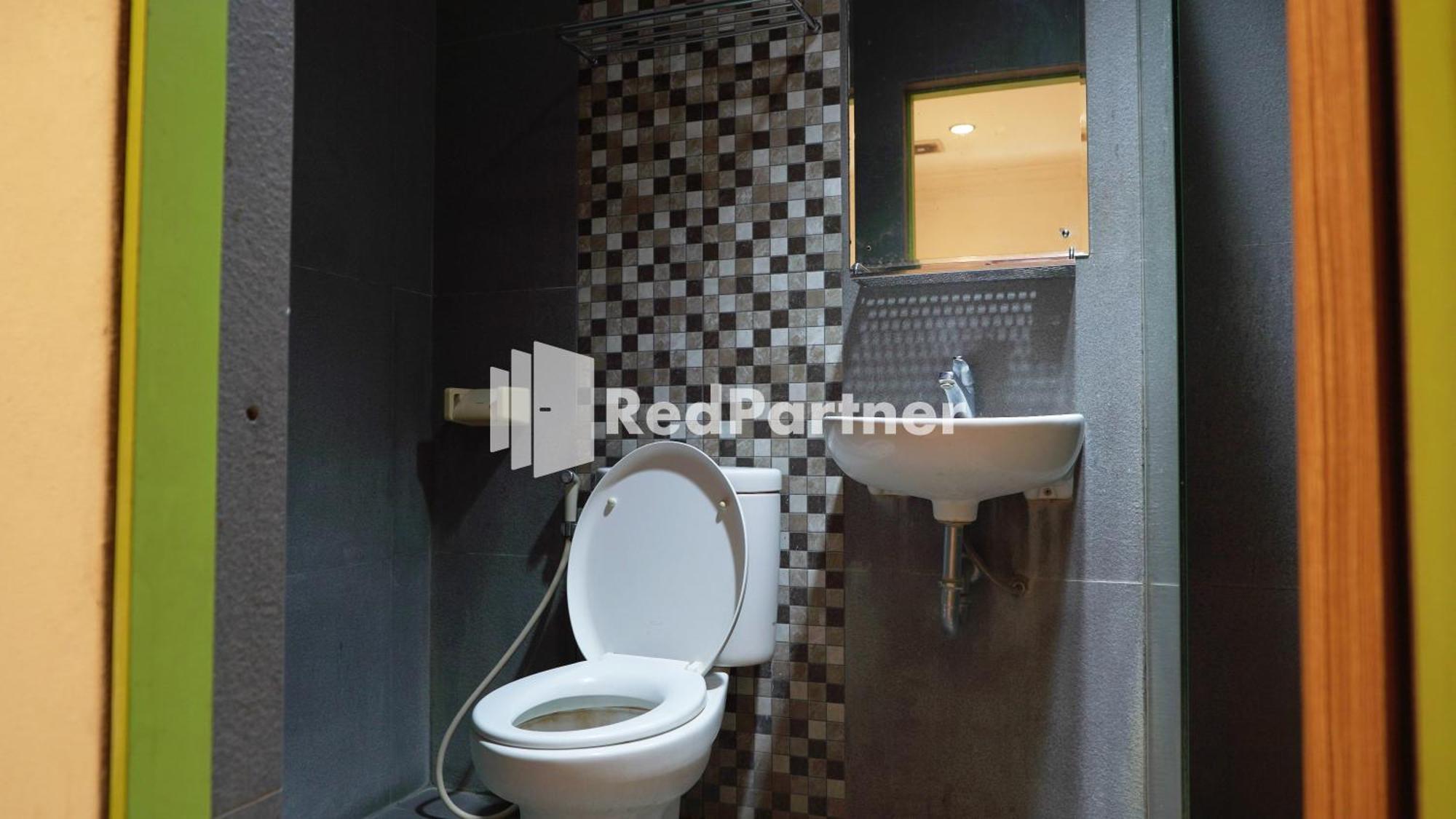Wisma Sederhana Mitra Reddoorz Medan Room photo