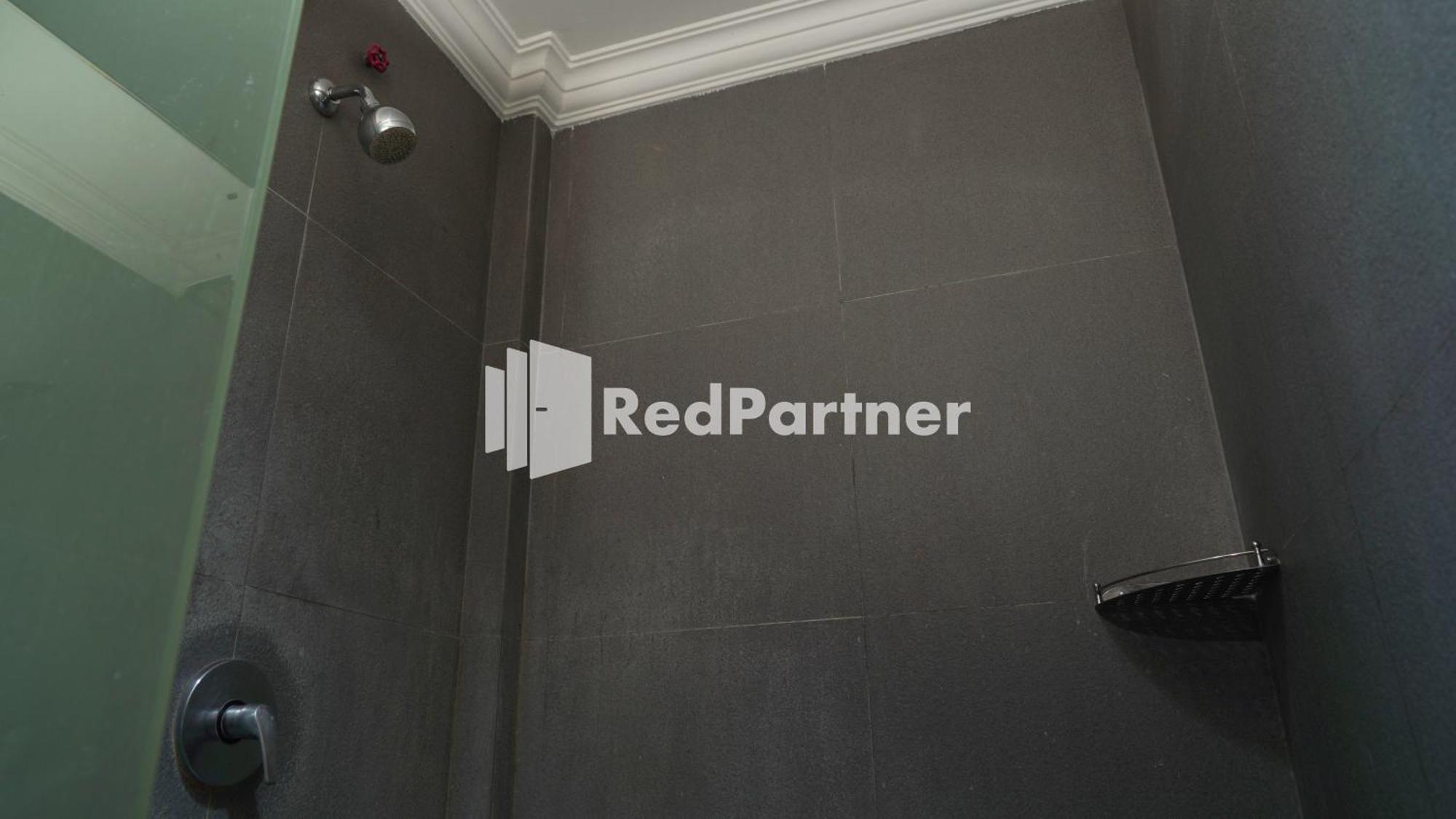 Wisma Sederhana Mitra Reddoorz Medan Room photo