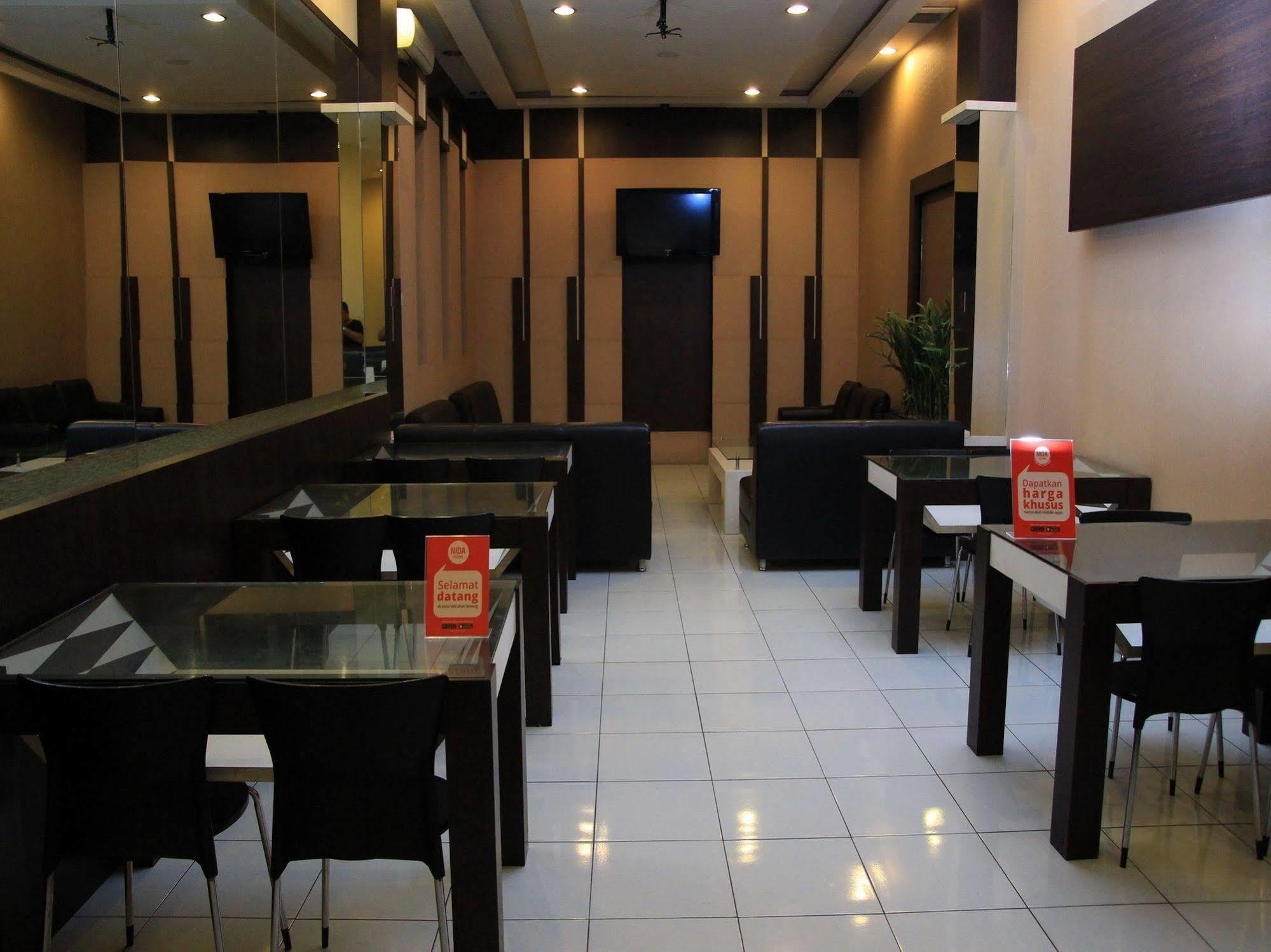 Wisma Sederhana Mitra Reddoorz Medan Exterior photo