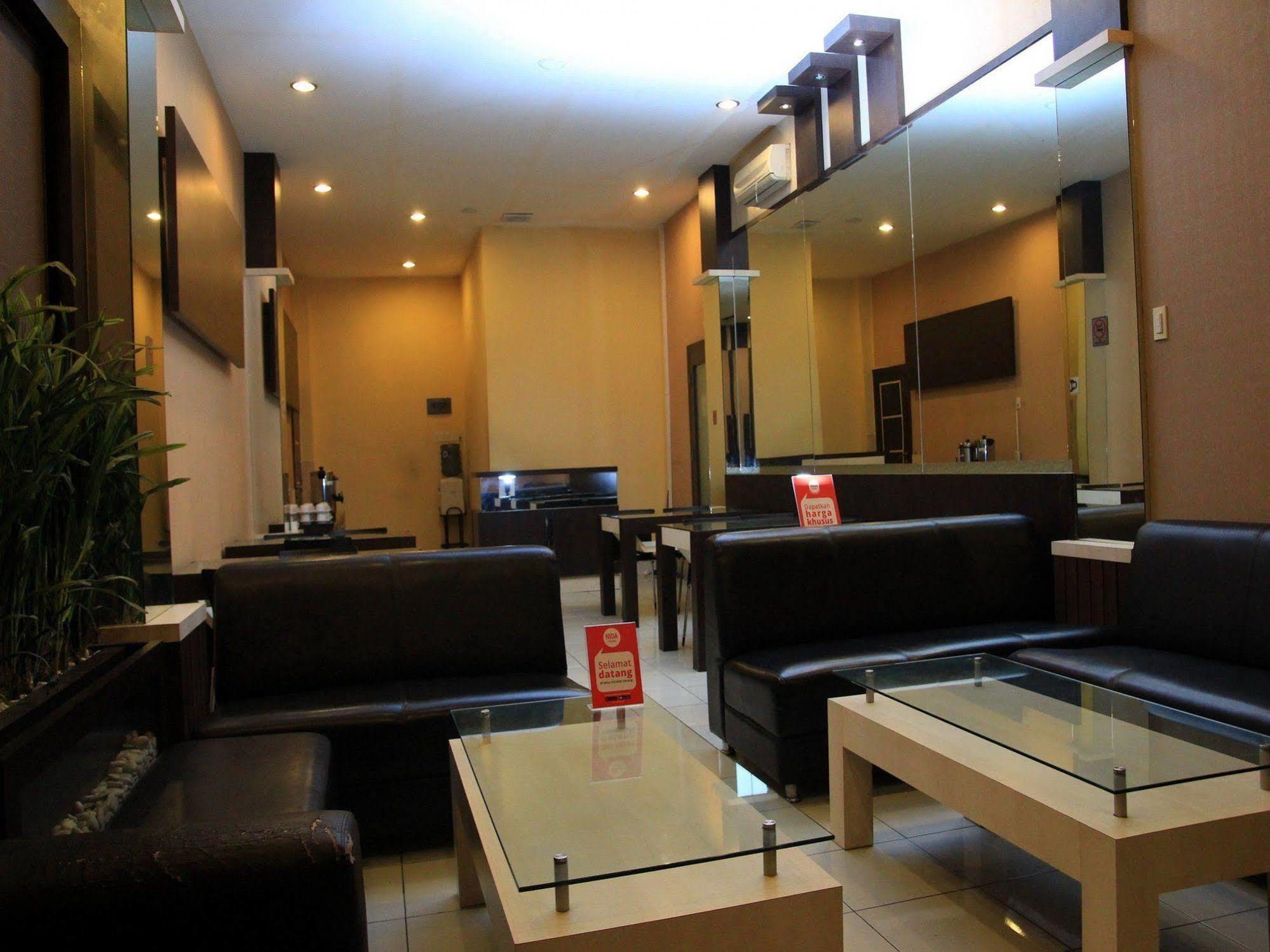 Wisma Sederhana Mitra Reddoorz Medan Exterior photo